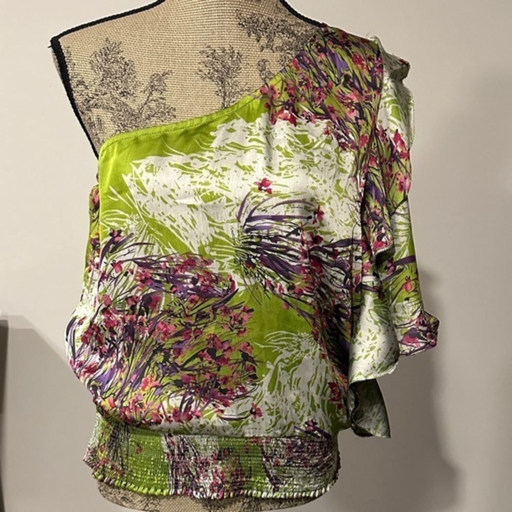 Nikibiki Green Floral One-Shoulder Top with elastic waist Size Medium